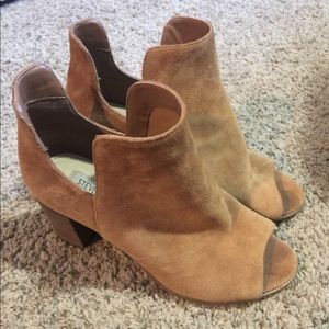 Steve Madden 7.5 brown booties